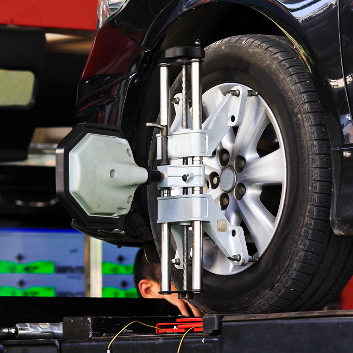 Computerized wheel alignment machine clamp